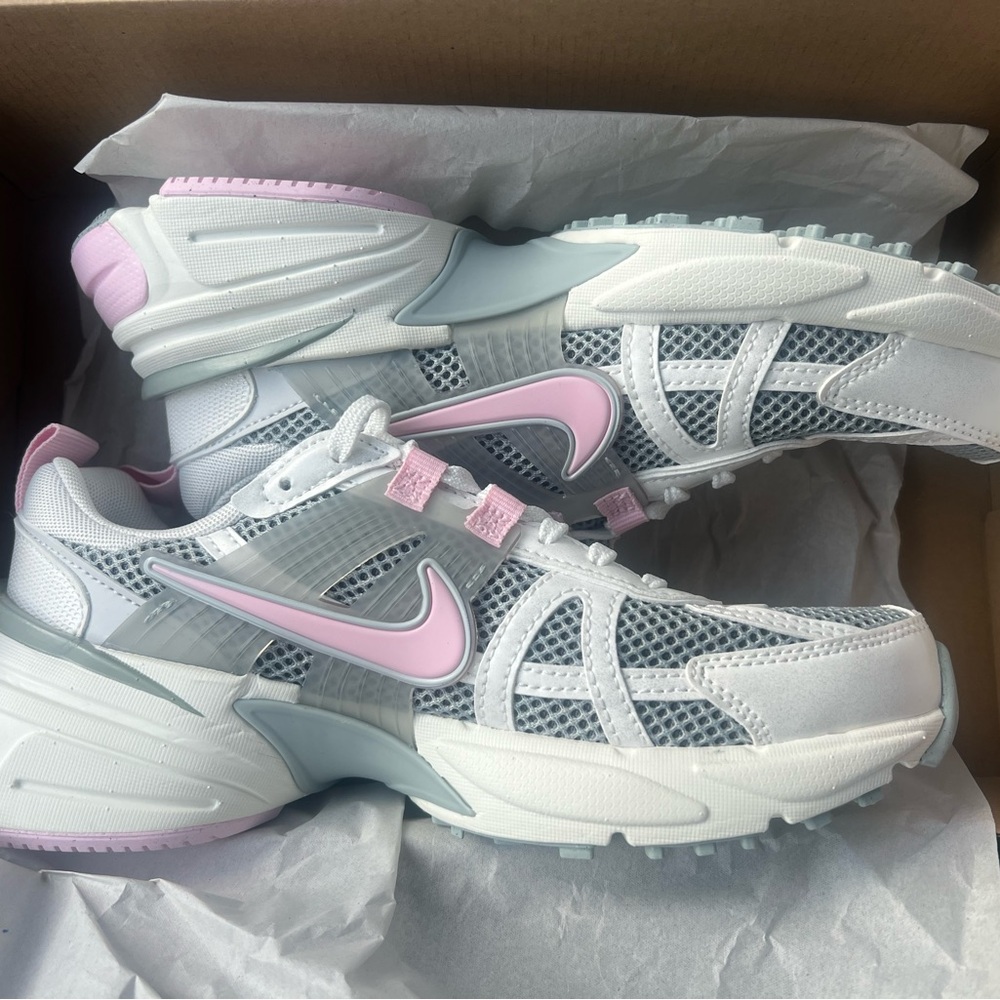 Brand new women’s Nike sneakers